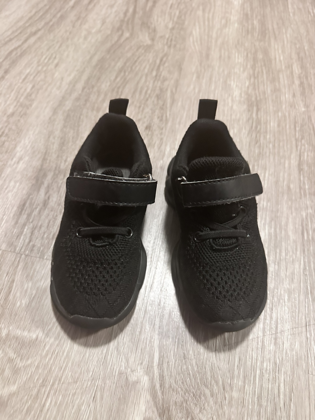 Toddler Black Sneakers Size 6