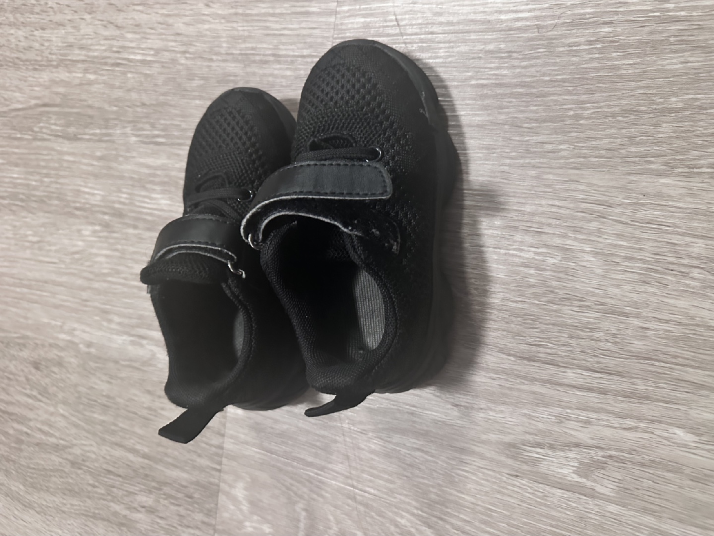 Toddler Black Sneakers Size 6 - photo 2