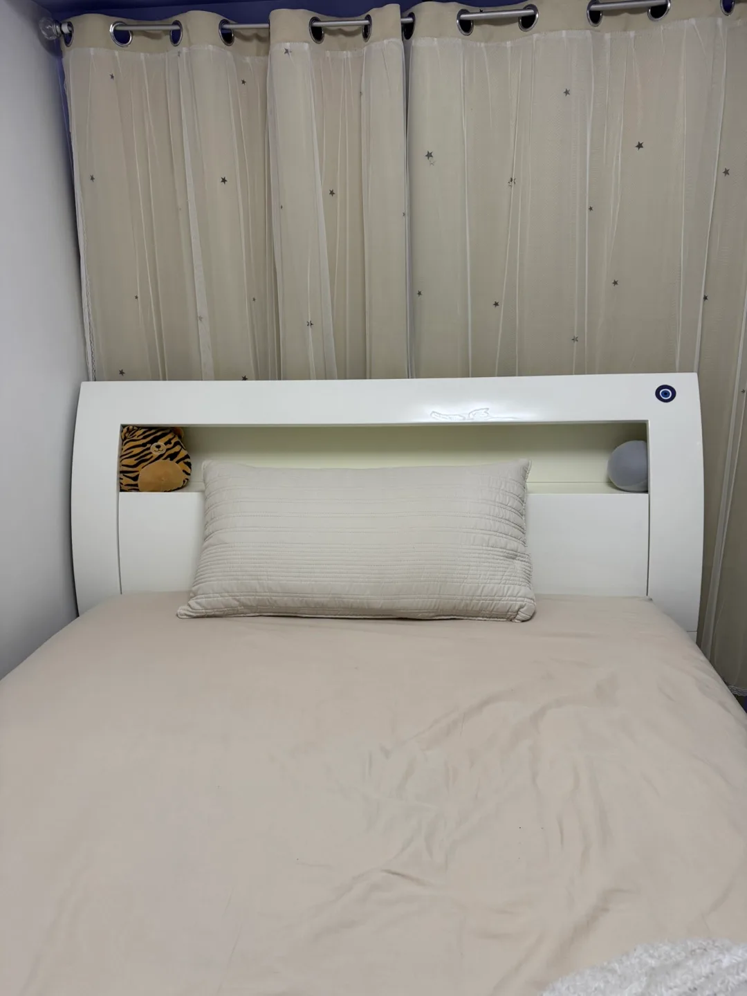 Double .Size White Modern Bed Frame with Built-in Shelves image indicator(2)