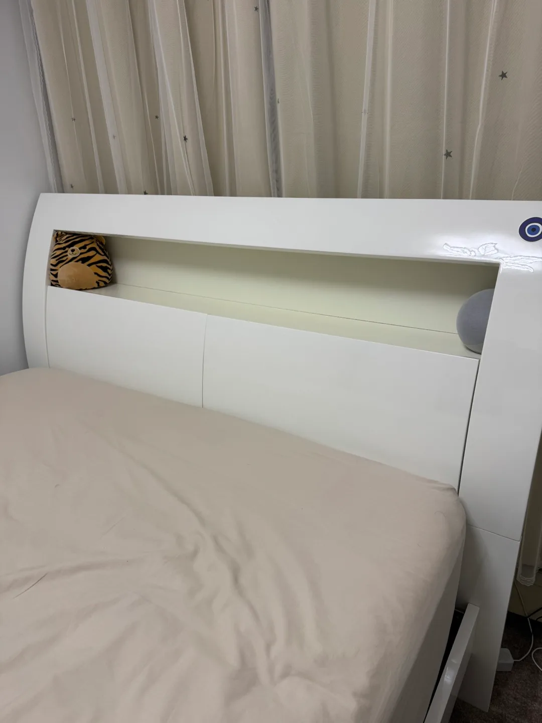 Double .Size White Modern Bed Frame with Built-in Shelves image indicator(3)