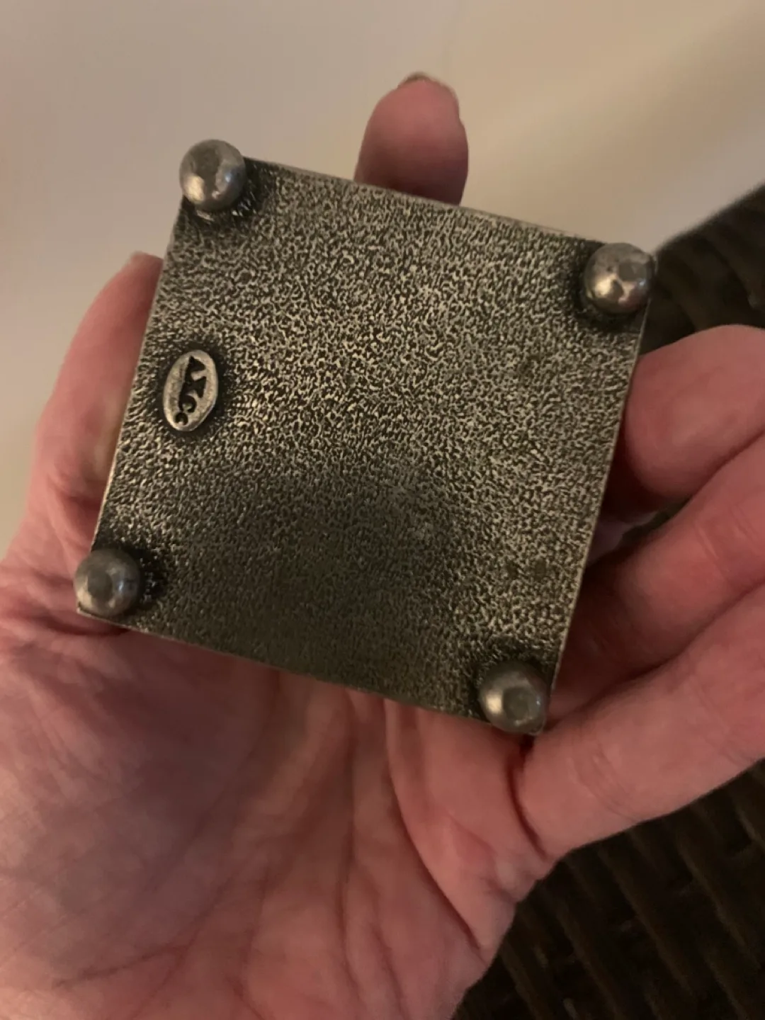 Vintage metal trinket box with flower image indicator(5)