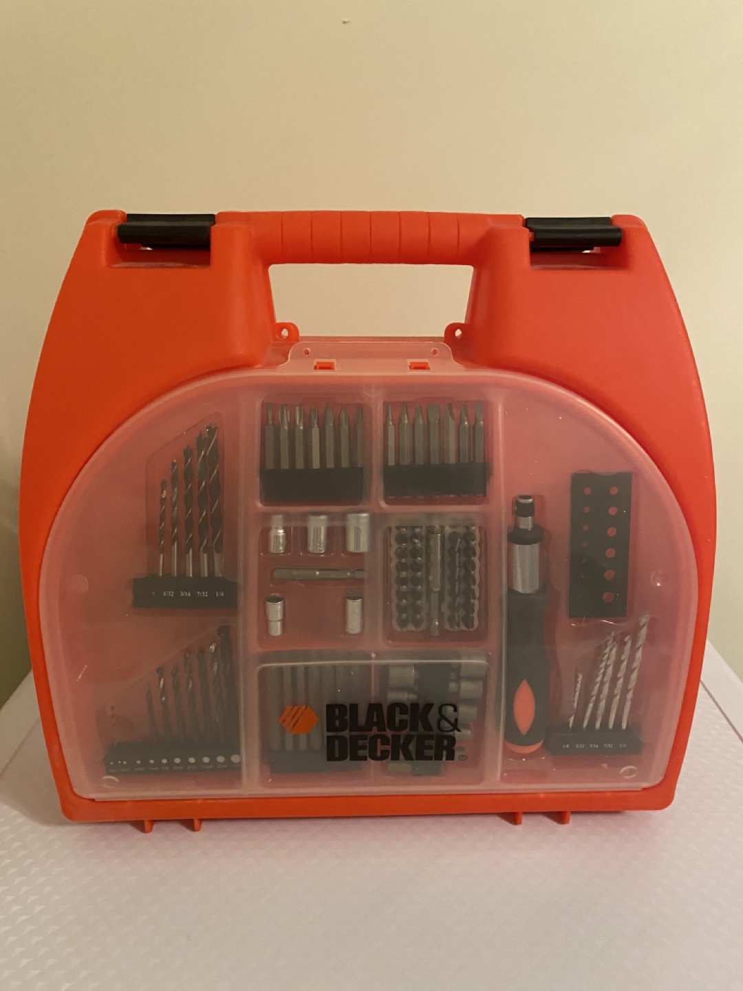 Black & Decker Cordless Drill with Accessory Kit - photo 2