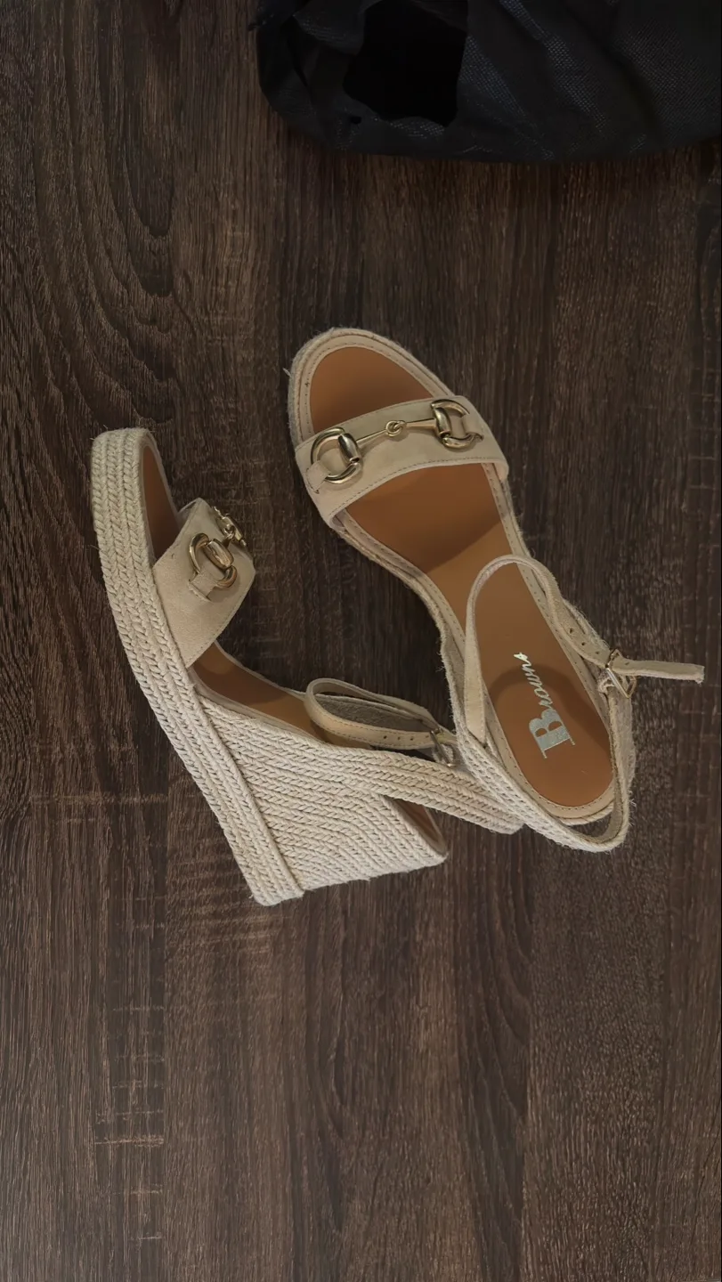 Beige Wedge Sandals with Gold Accents image indicator(2)