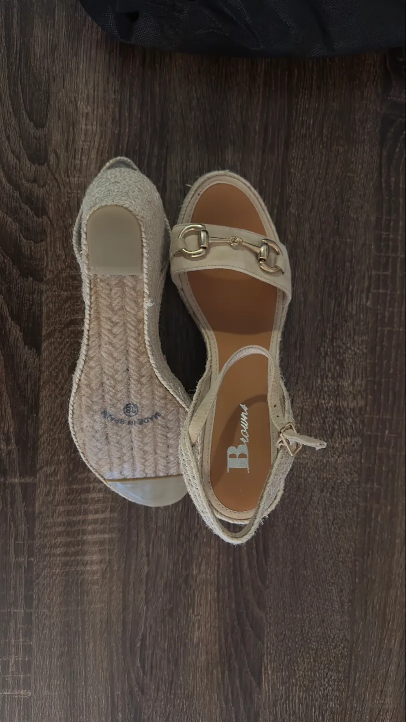 Beige Wedge Sandals with Gold Accents image indicator(3)