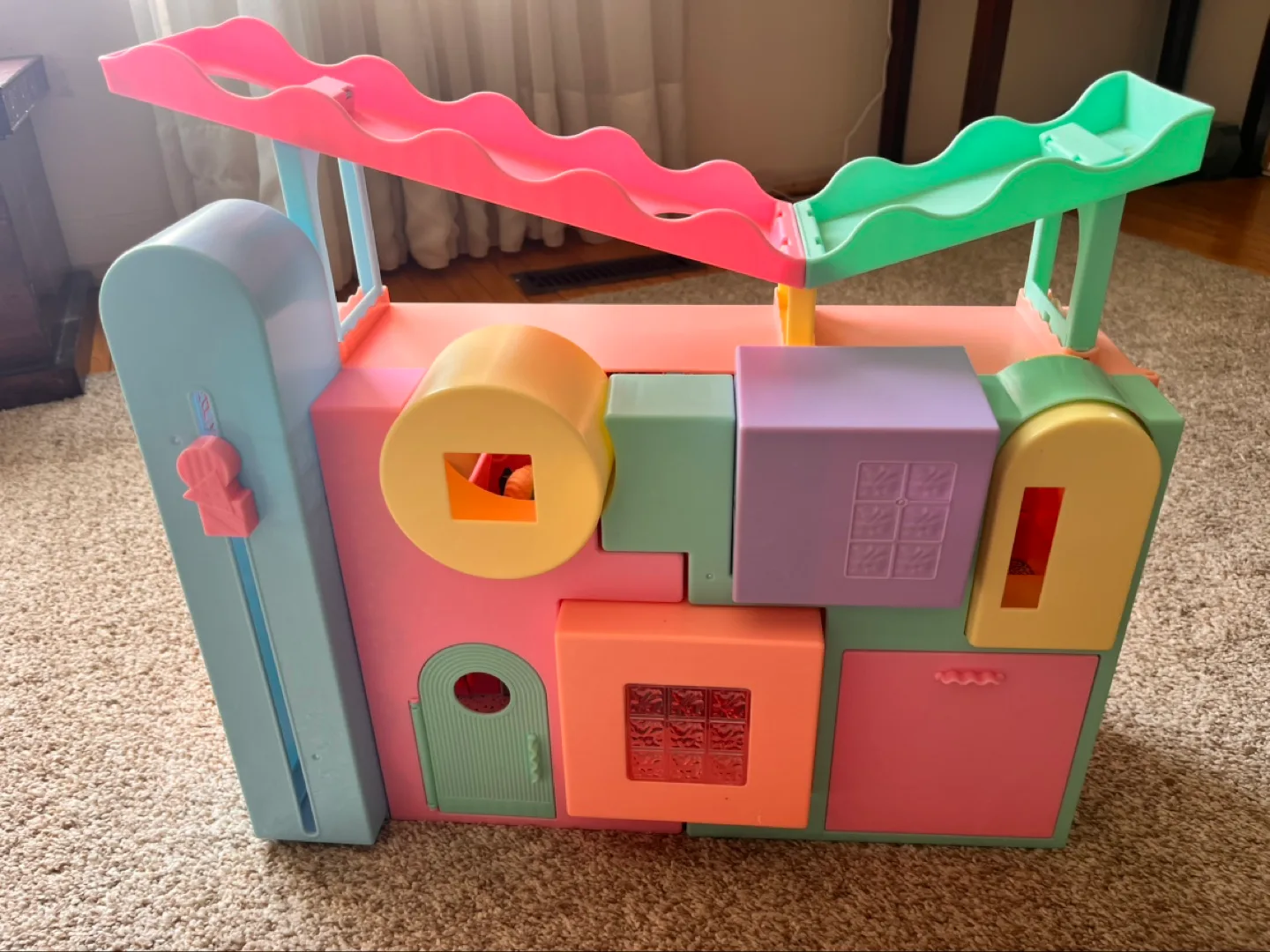 LOL Surprise! House Playset with Accessories image indicator(2)