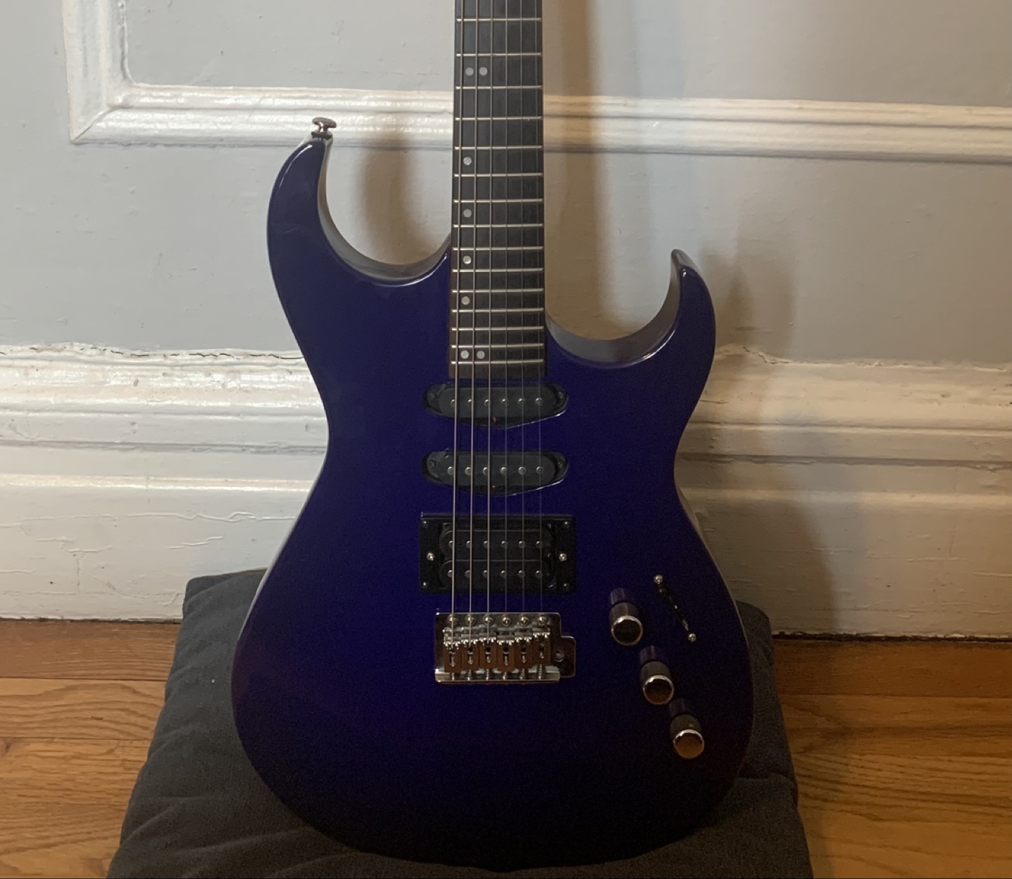 Silvertone Electric Guitar - Purple