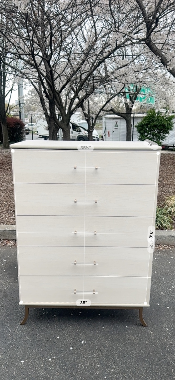 Free delivery dresser used 1 month