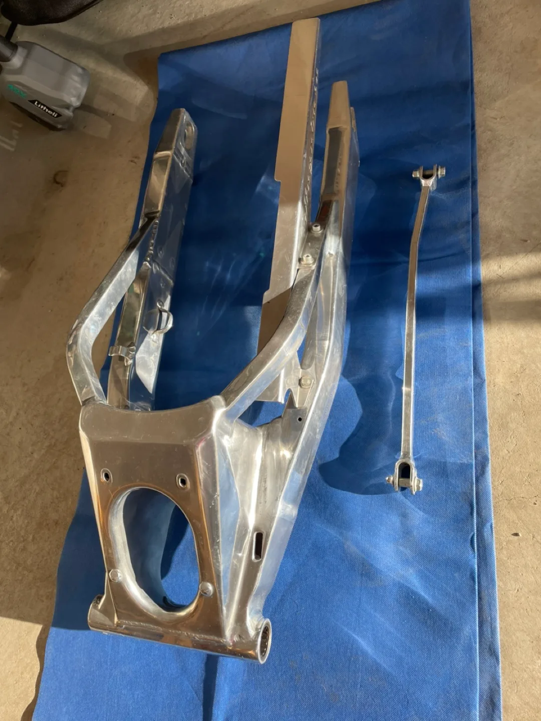 Hayabusa Motorcycle Swingarm image indicator(2)