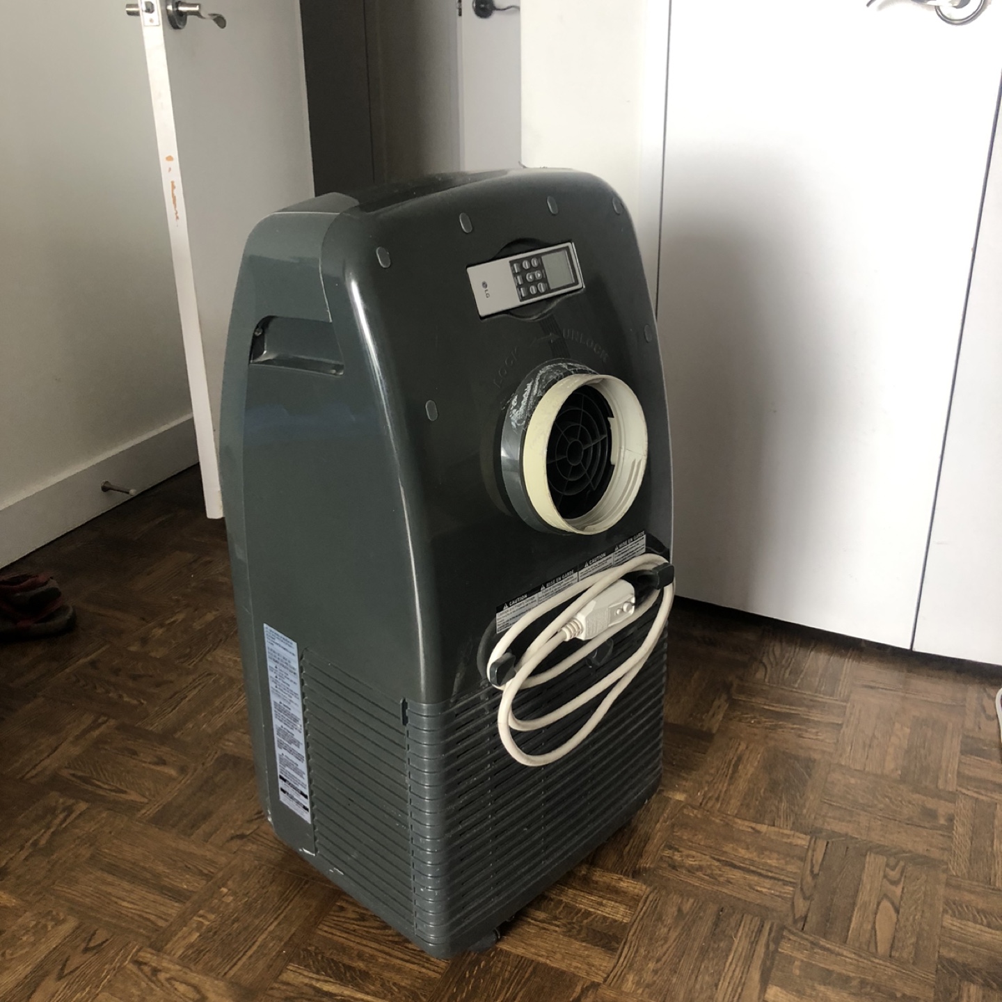 LG Portable Air Conditioner 12,000 BTU - photo 2