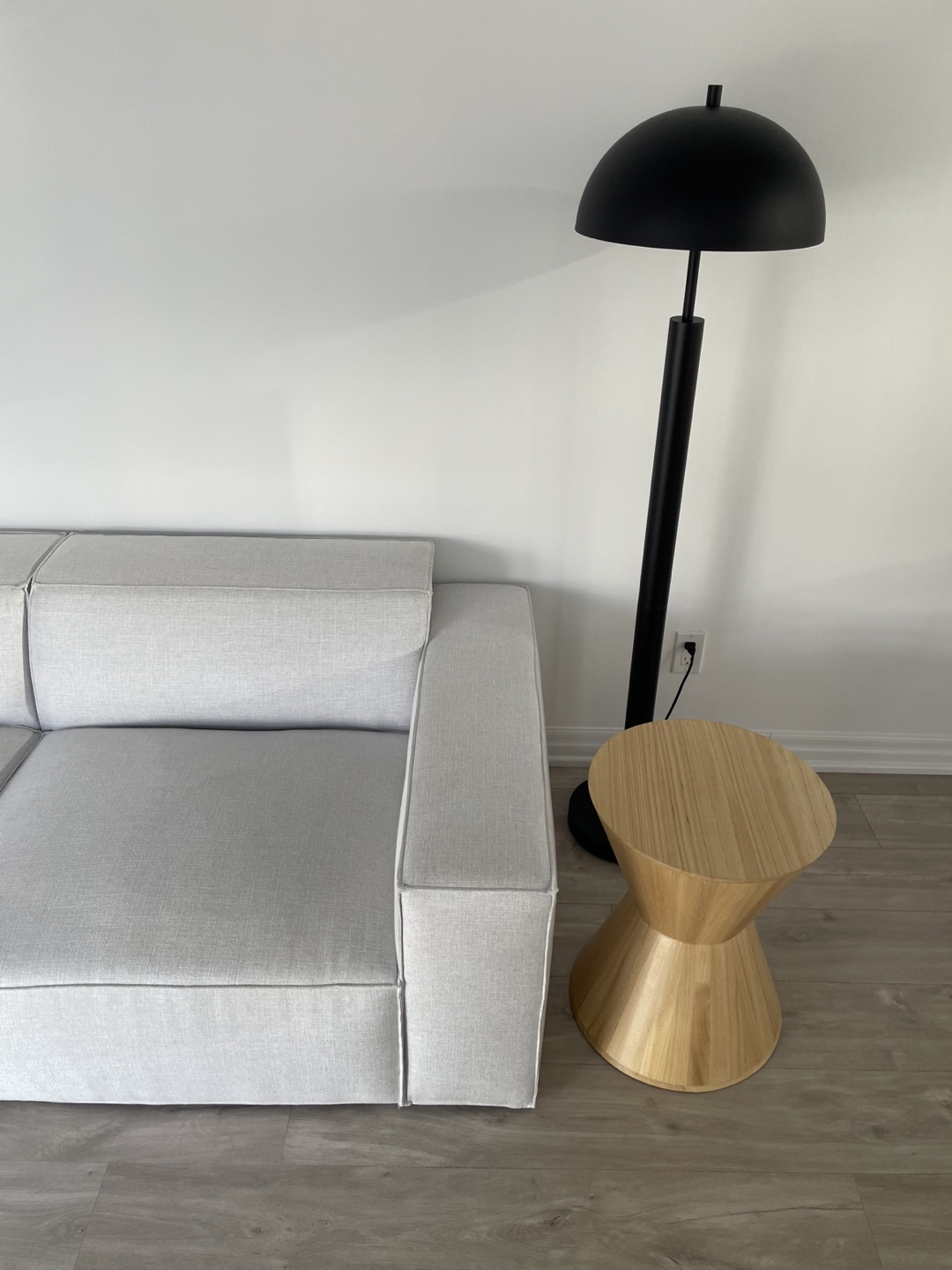 Wood Hourglass Side Table by Bouclair – Stylish & Versatile - photo 4
