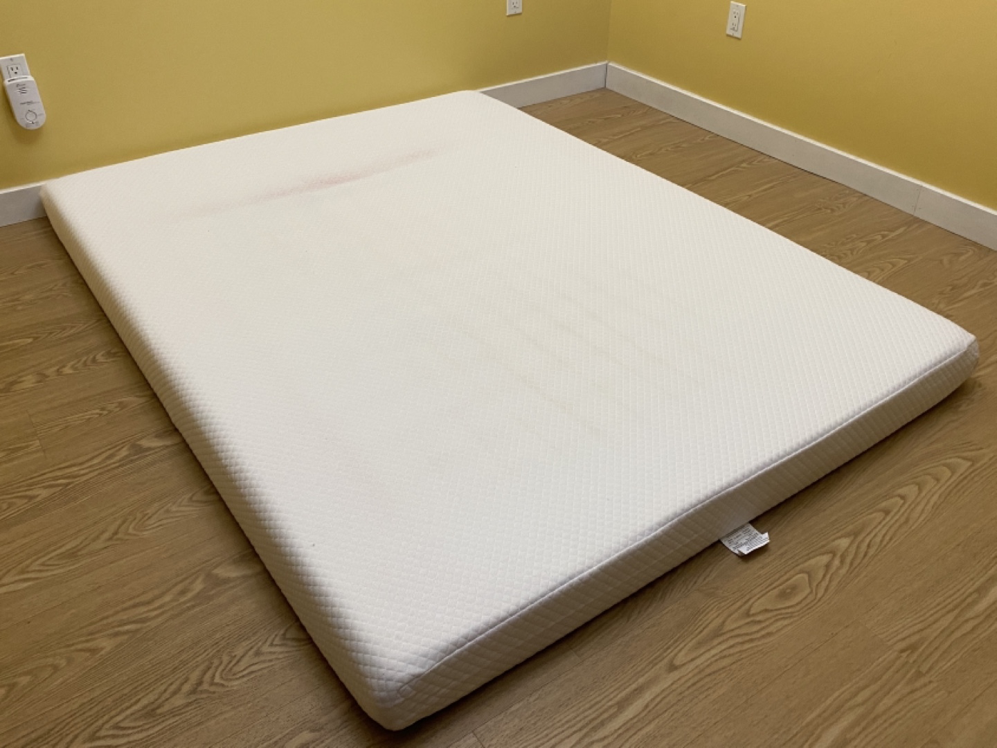 Queen Size Foam Mattress Great Condition (CAN DELIVER)