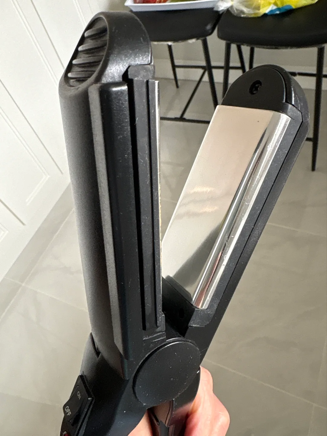 Black Flat Iron Hair Straightener image indicator(3)