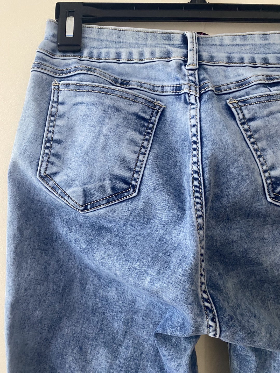 Women's Light Wash Distressed Jeans - photo 4