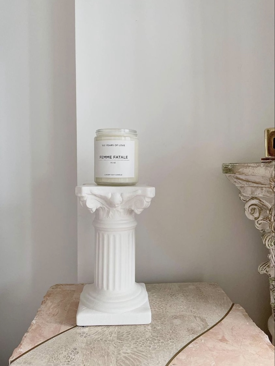 Mini pillar stand