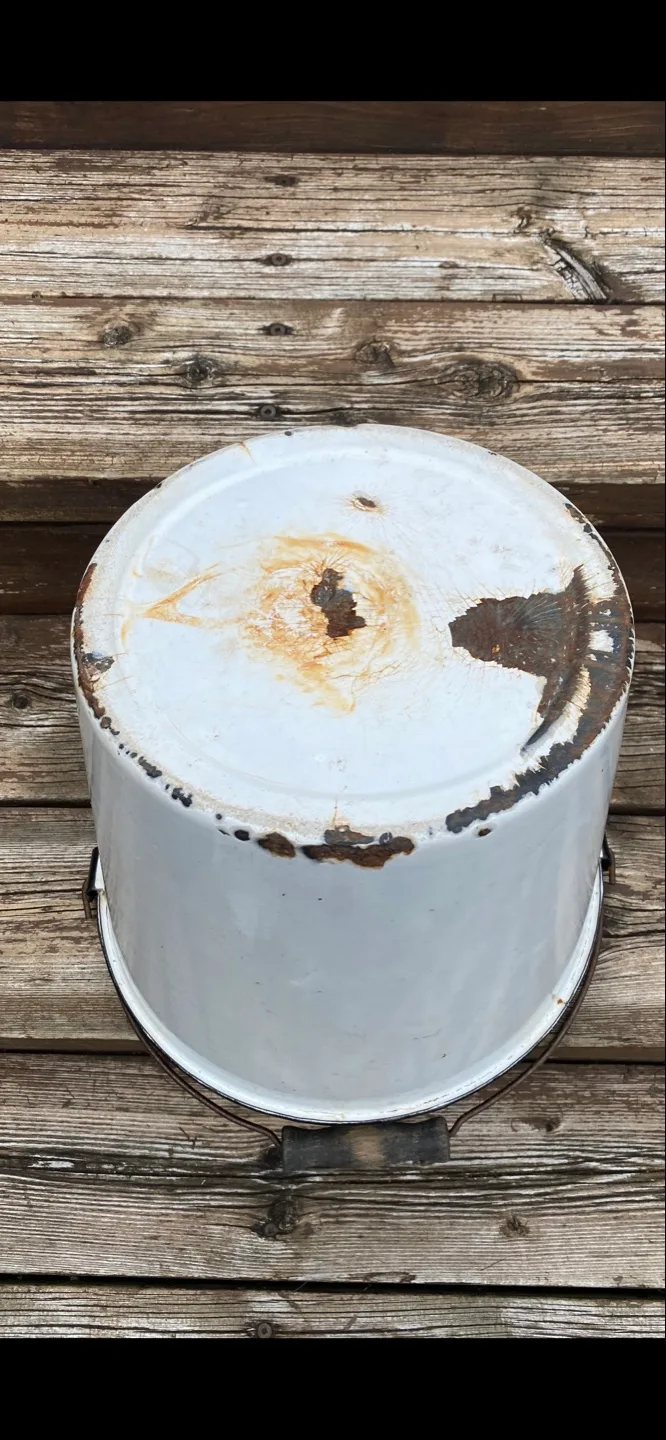 Vintage Enamelware Pail with Black Wooden Handle image indicator(3)