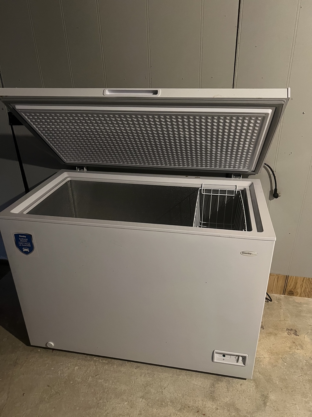 Danby DCF100A6WMW Chest Freezer - photo 2