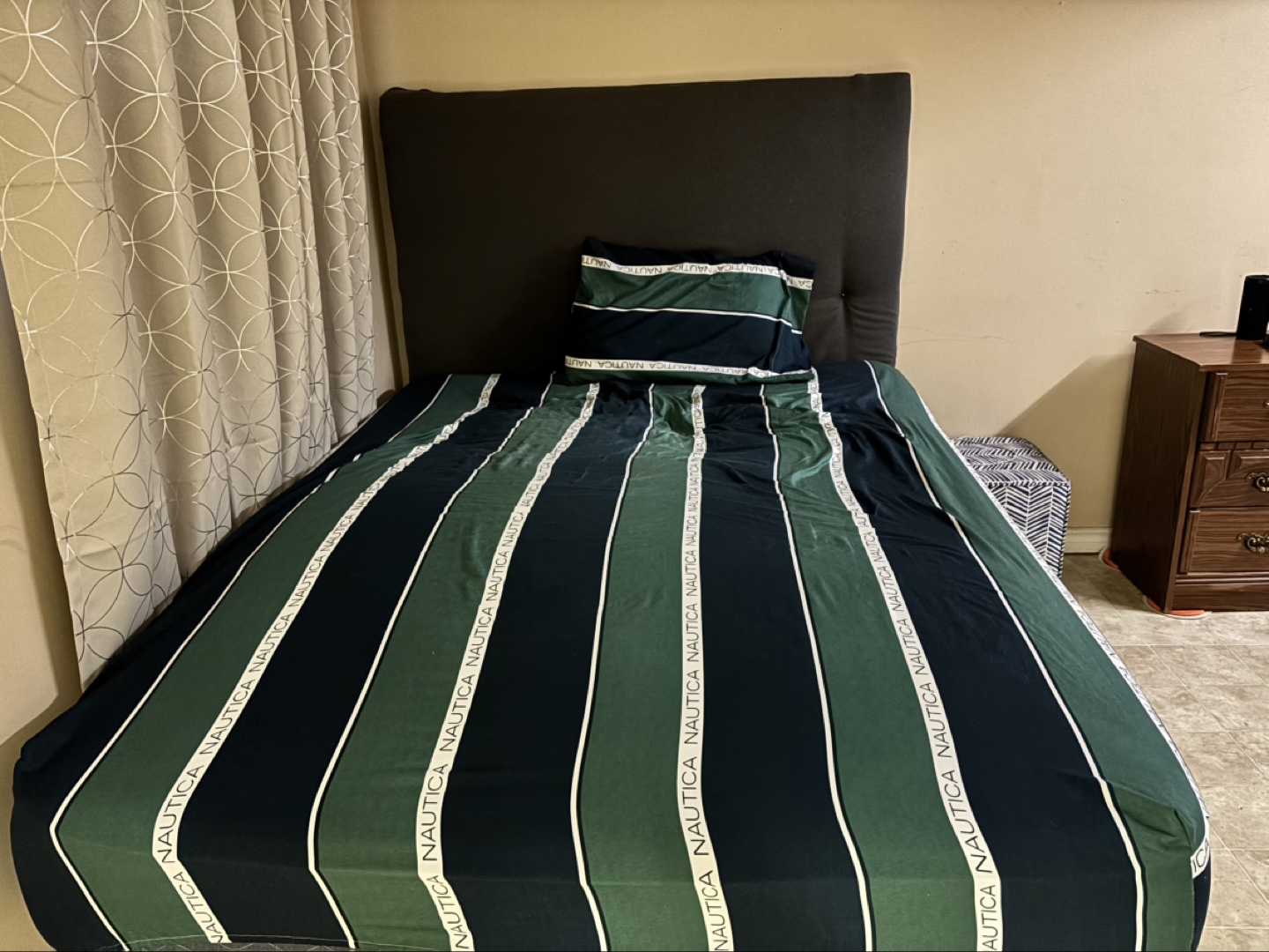 King bed fame and king bed