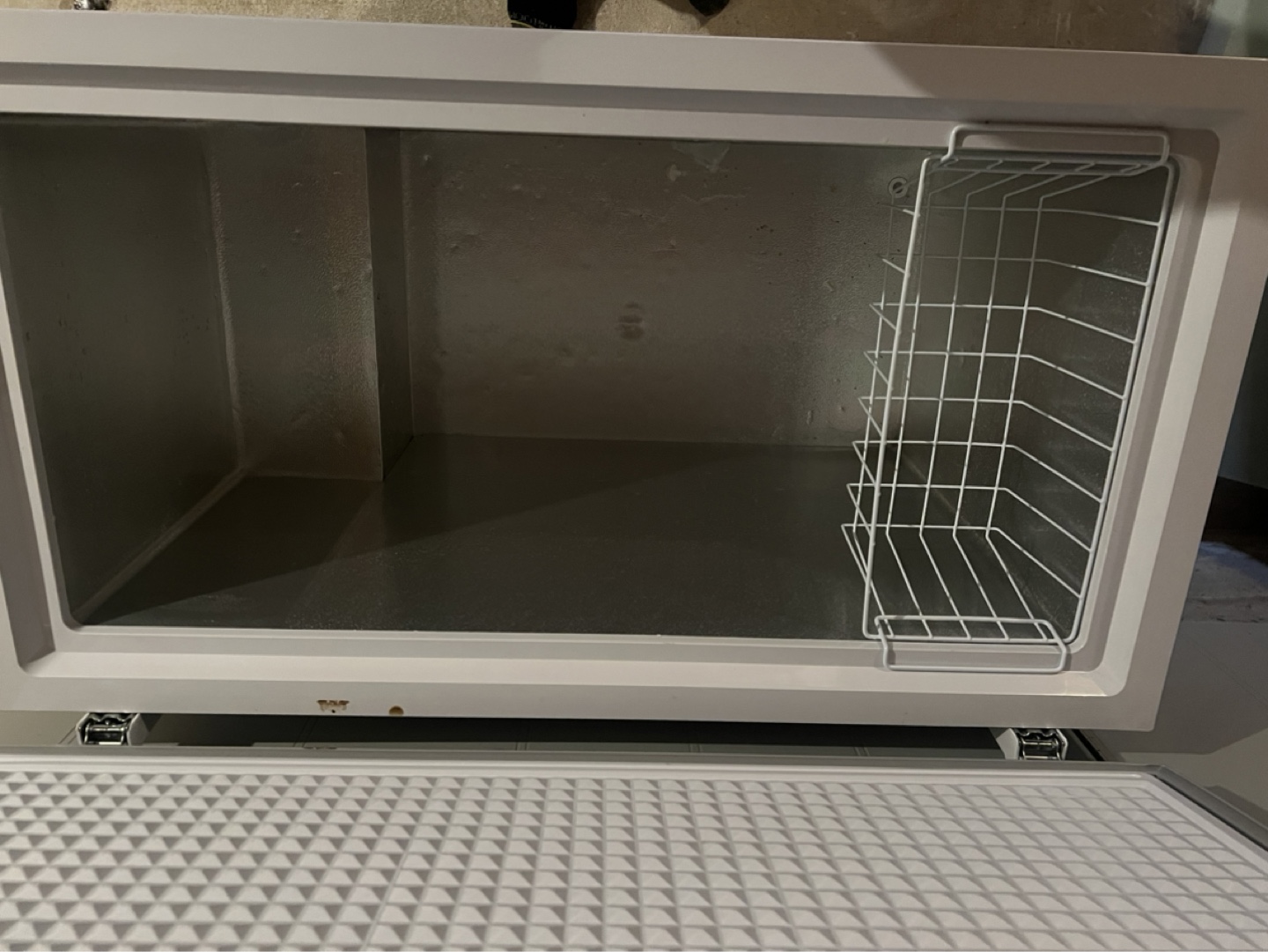 Danby DCF100A6WMW Chest Freezer - photo 4