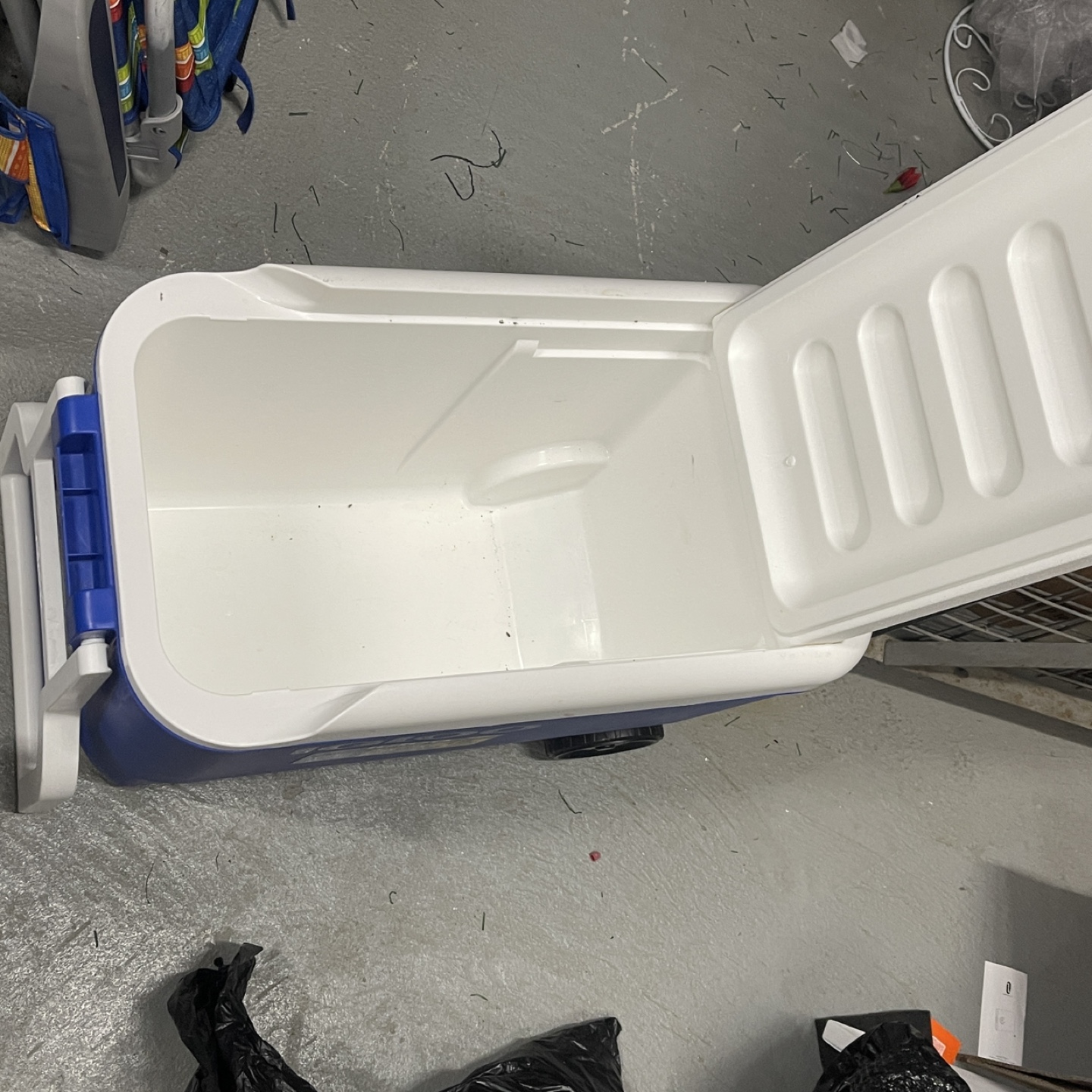 Cooler Igloo: Moving SALE! - photo 3