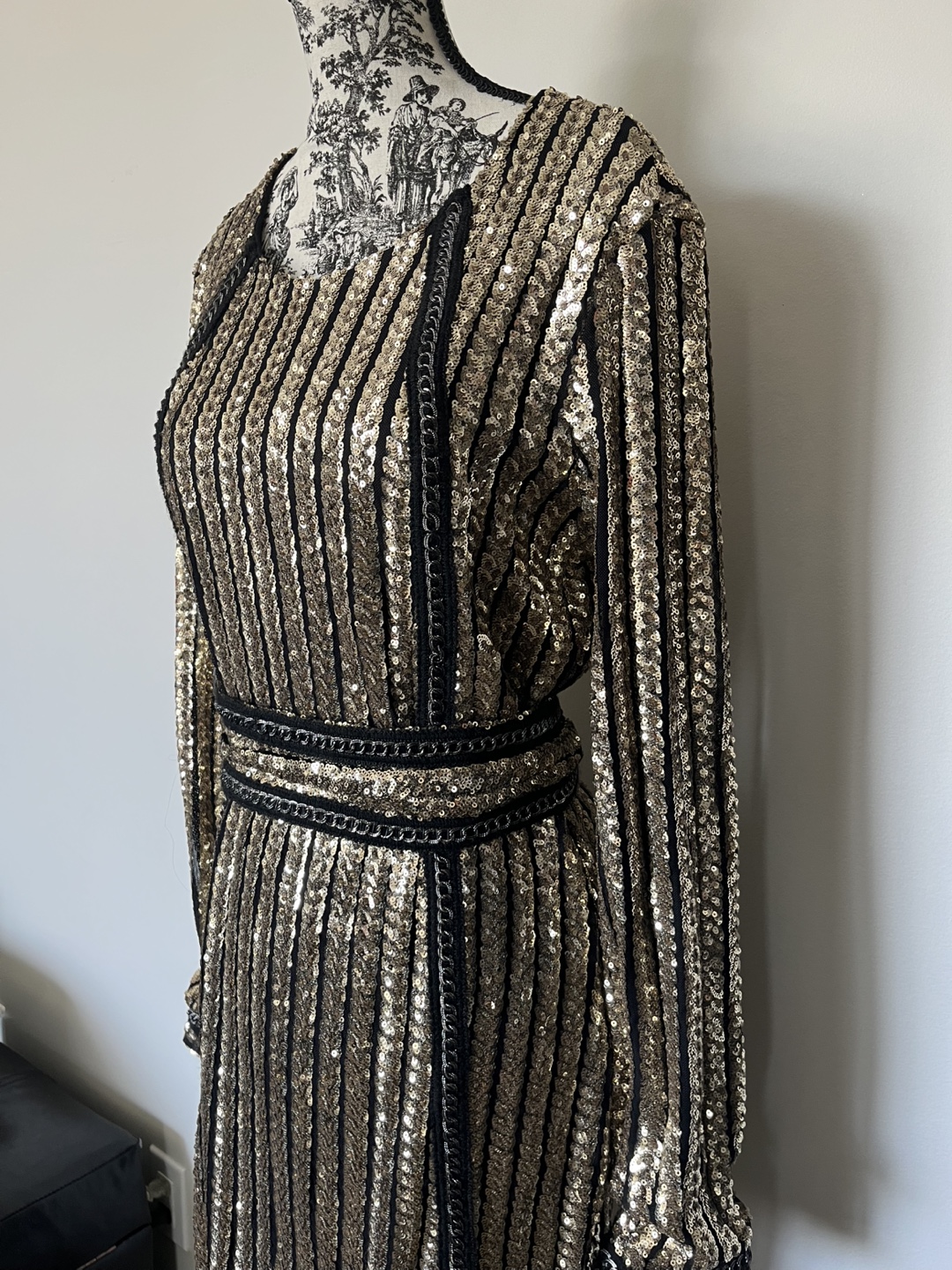 Stunning Gold and Black Sequin Mini Dress - photo 3