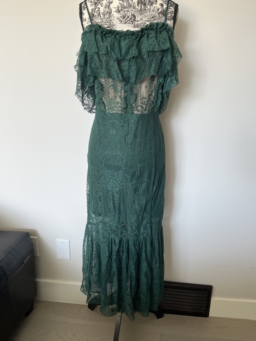 Gorgeous Emerald Green Lace Midi Dress