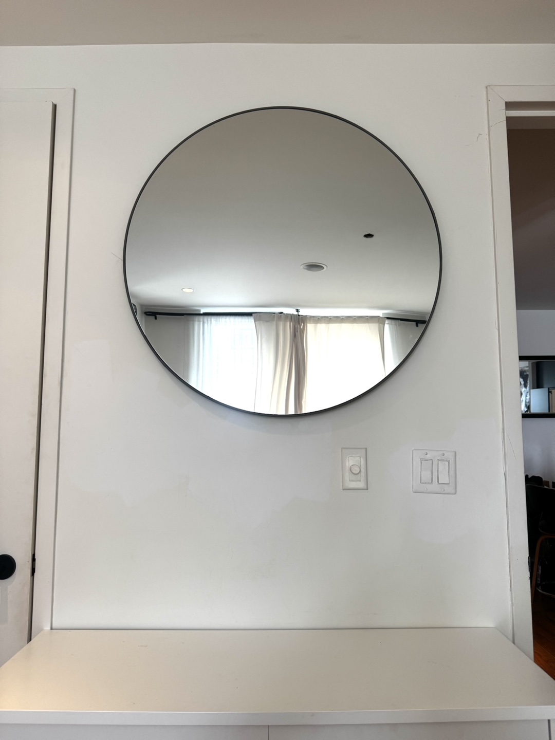 Round mirror