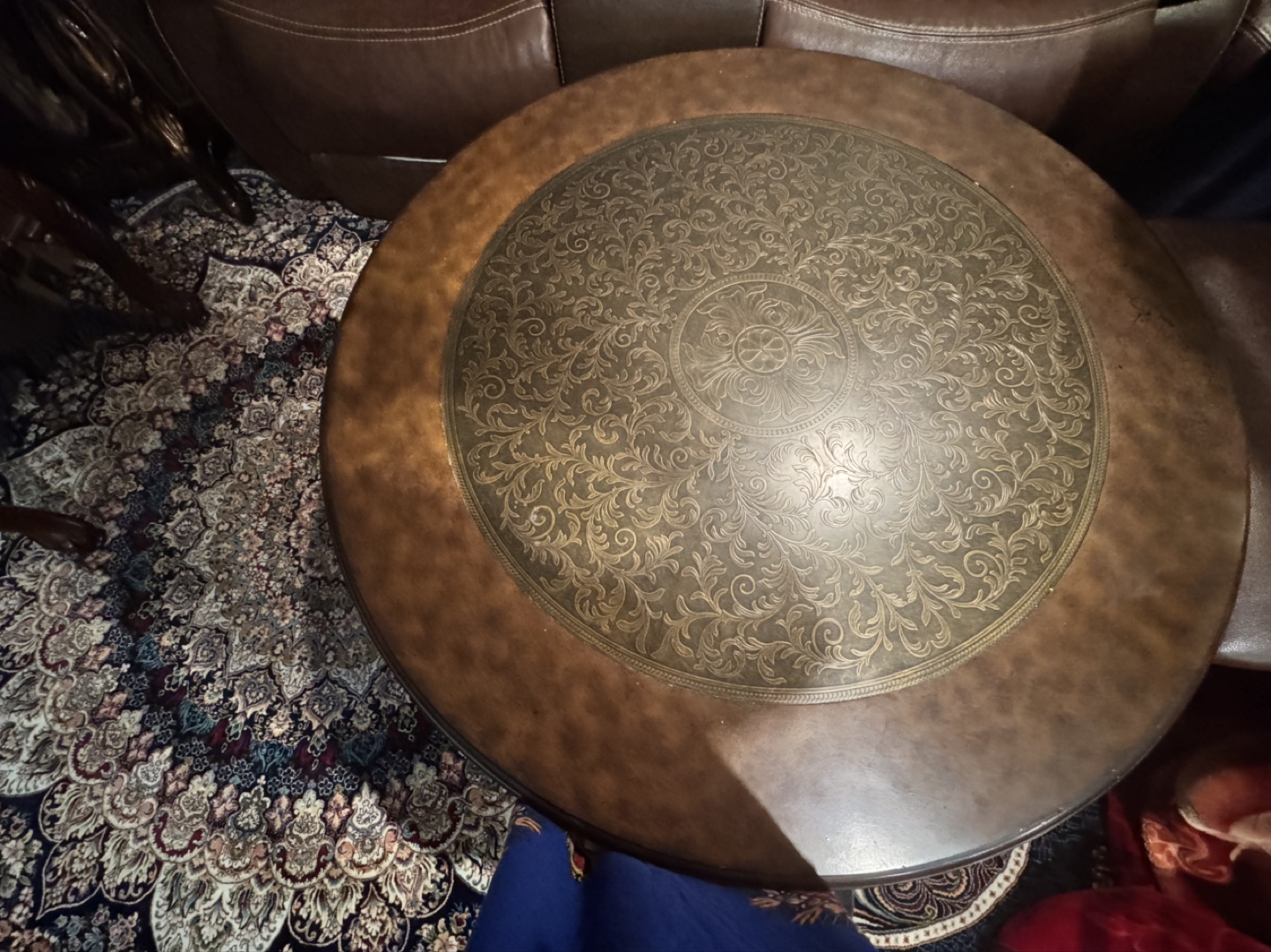 Round Coffee Table with Intricate Design - photo 2