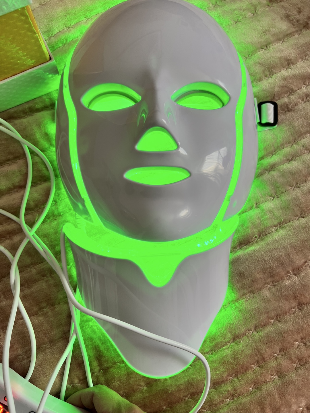 Colorful LED Beauty Mask - photo 3