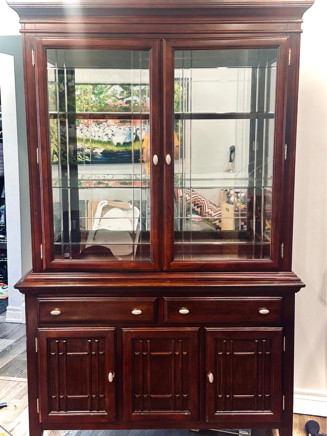 ‼️🚨Vintage Dark Wood China Cabinet with Glass Doors🚨‼️