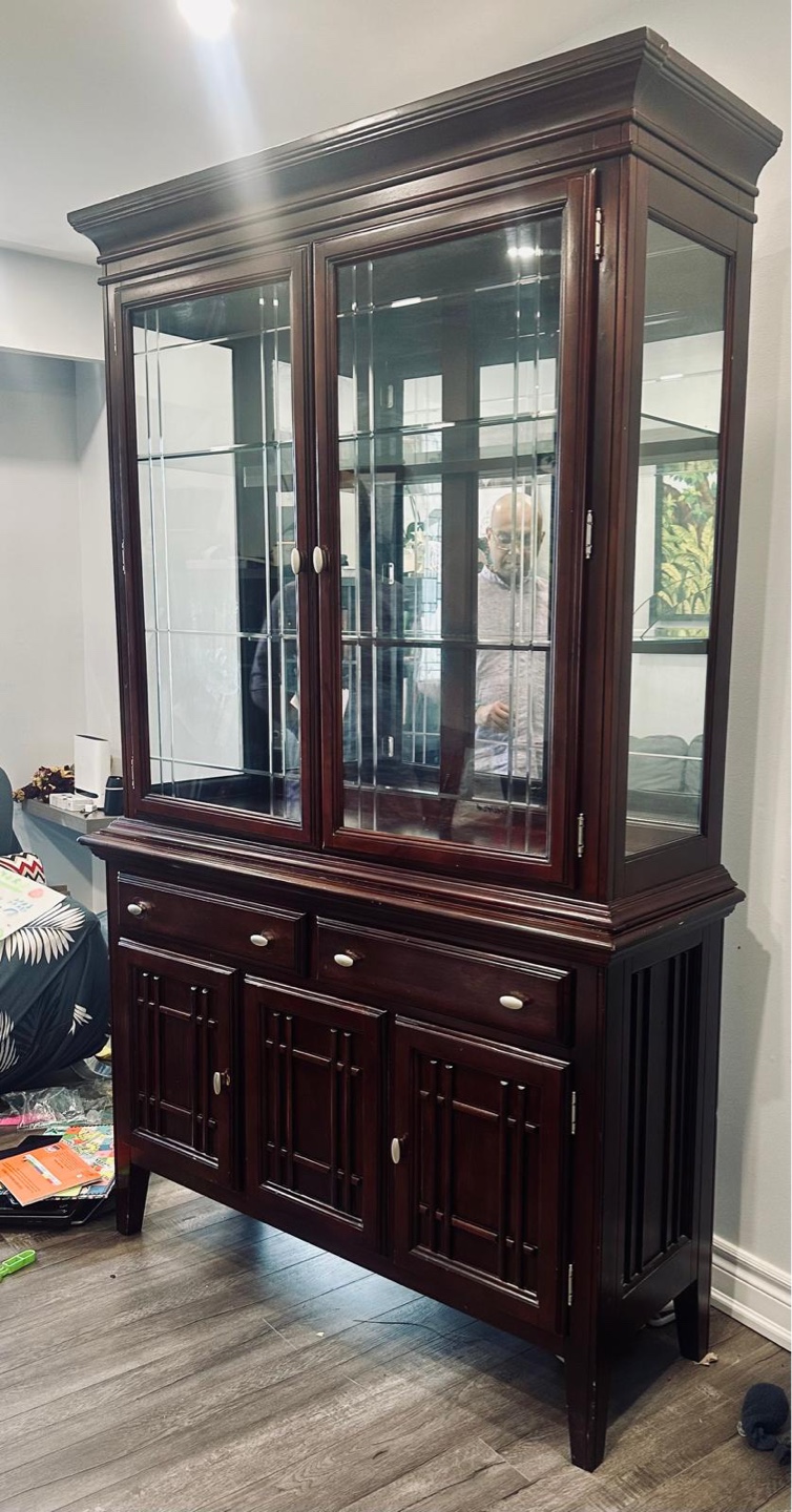 ‼️🚨Vintage Dark Wood China Cabinet with Glass Doors🚨‼️ - photo 3