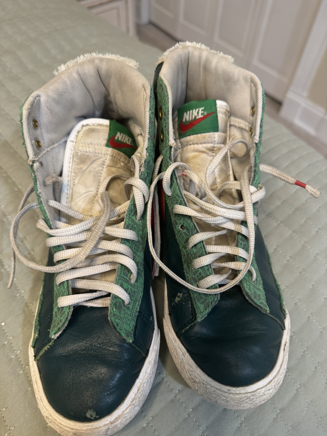 Nike Blazer Mid 77 Vintage Green/Red Snakeskin High Top Sneakers