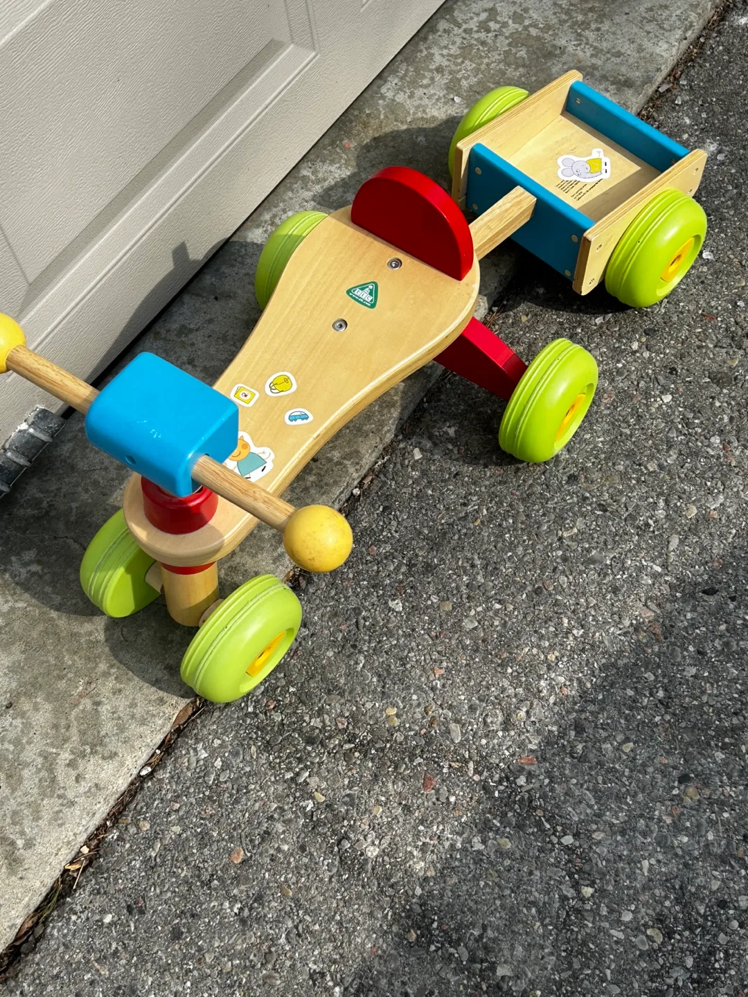 ELC Wooden Ride-on Toy with Trailer image indicator(2)