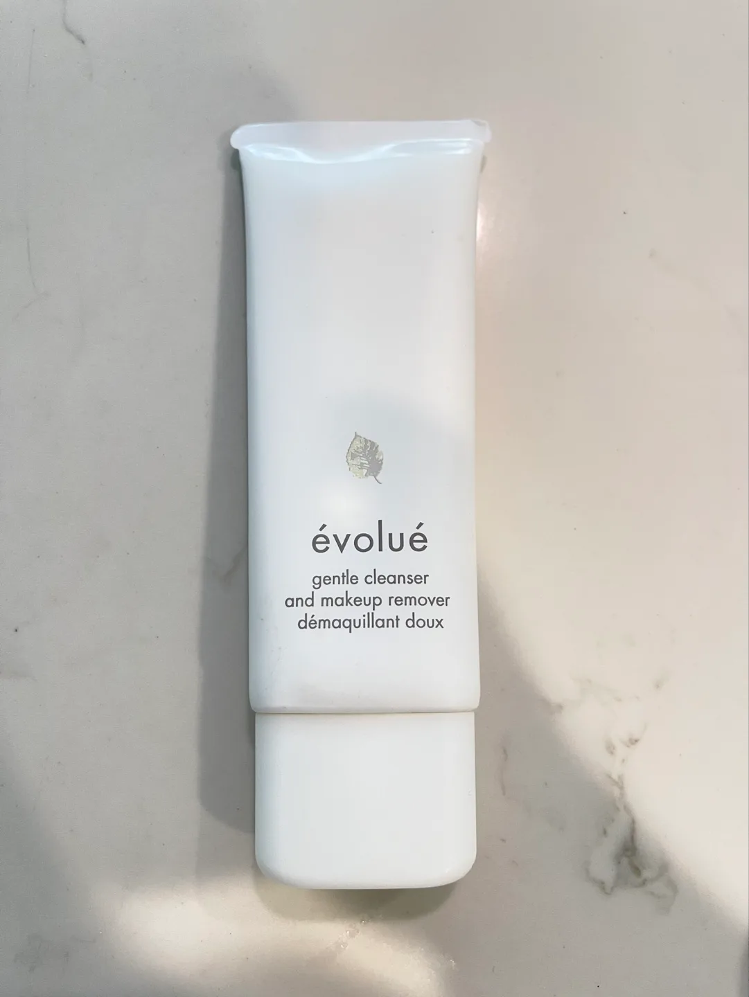 Évolué Gentle Cleanser and Makeup Remover thumbnail