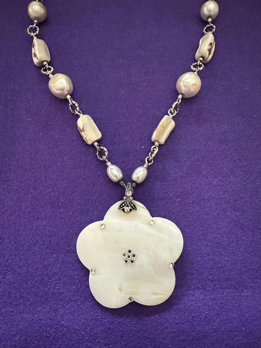 Vintage Avon Mother of Pearl Plumeria Flower Necklace image indicator(2)