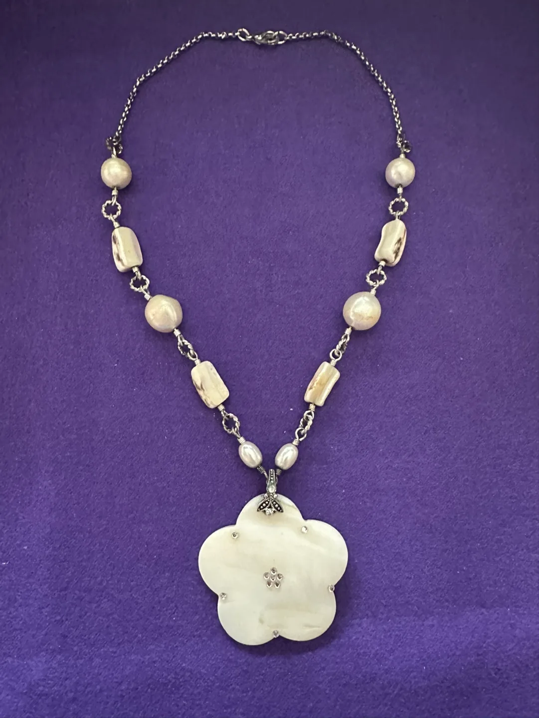 Vintage Avon Mother of Pearl Plumeria Flower Necklace image indicator(6)