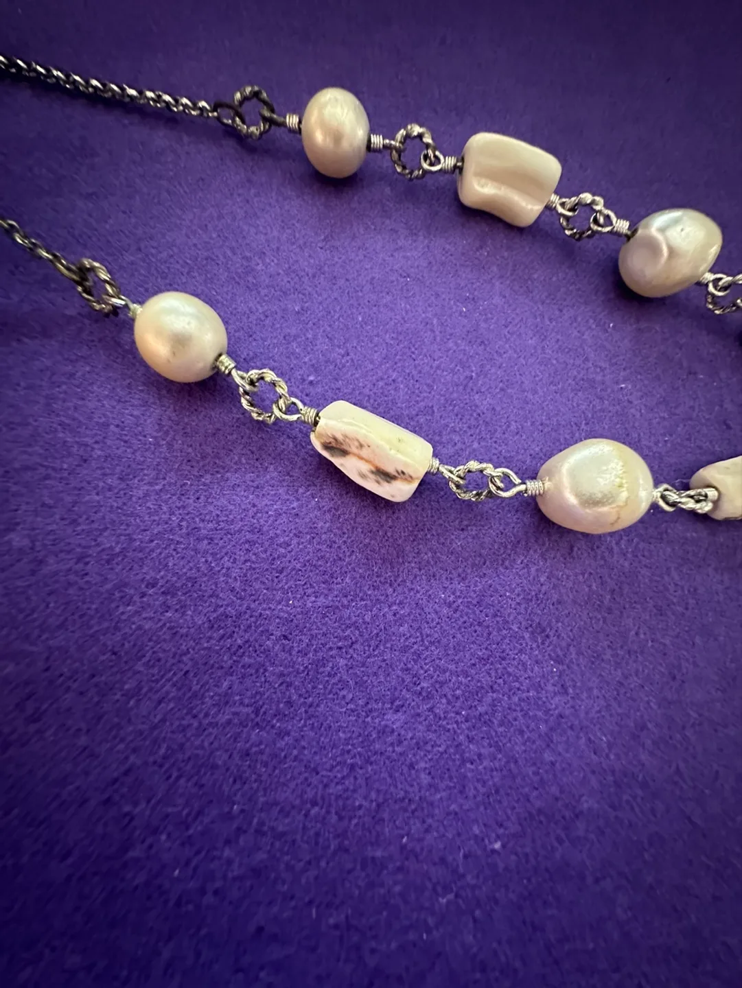Vintage Avon Mother of Pearl Plumeria Flower Necklace image indicator(5)