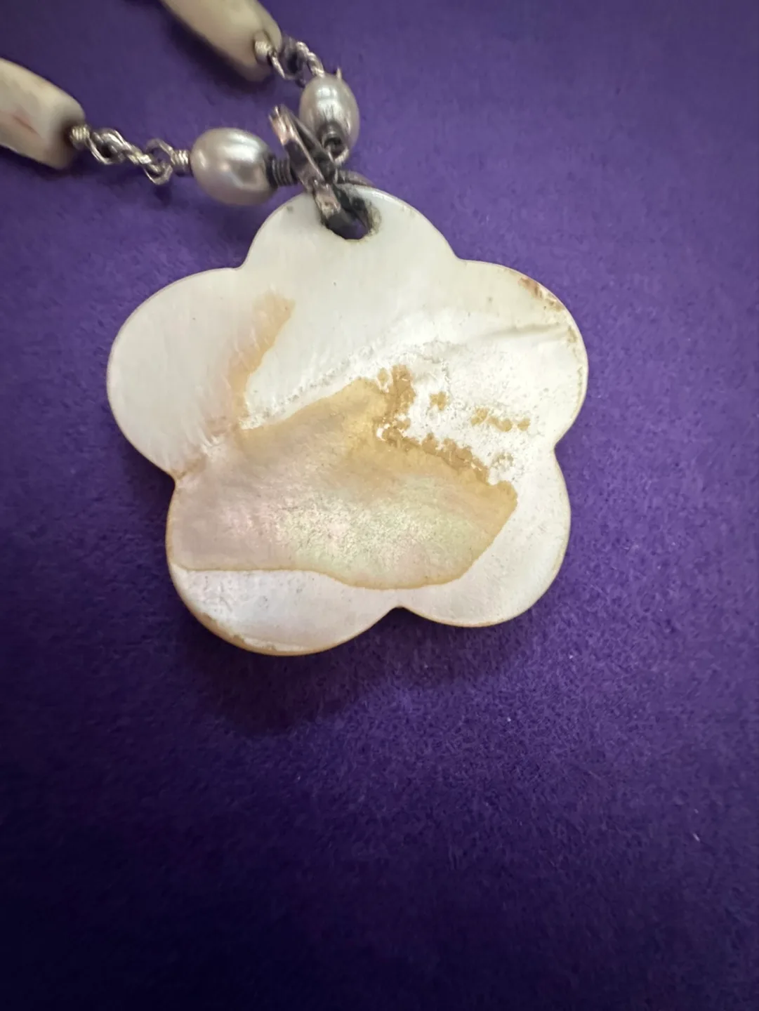 Vintage Avon Mother of Pearl Plumeria Flower Necklace image indicator(4)