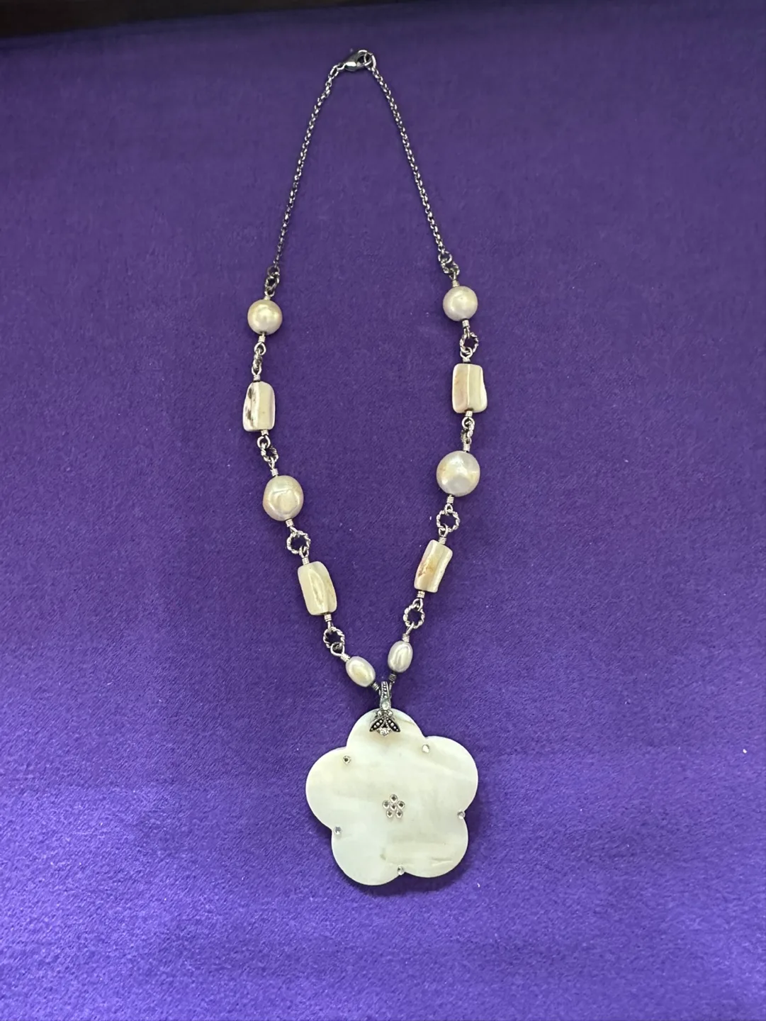 Vintage Avon Mother of Pearl Plumeria Flower Necklace image indicator(7)