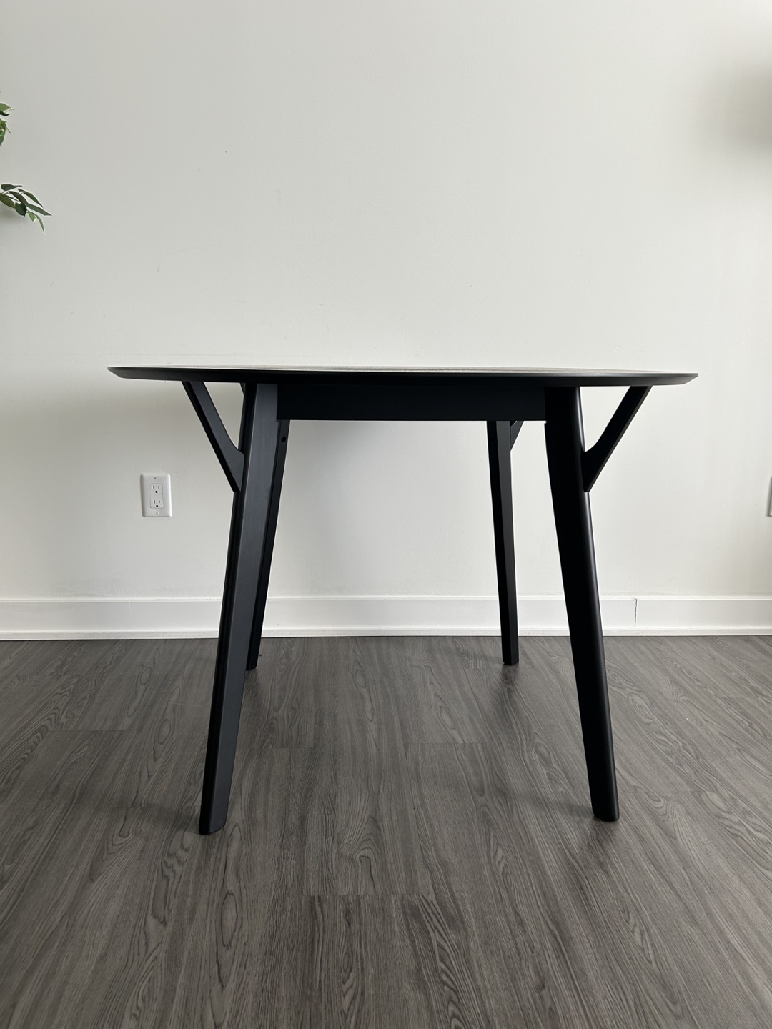 Round Black Dining Table - photo 3