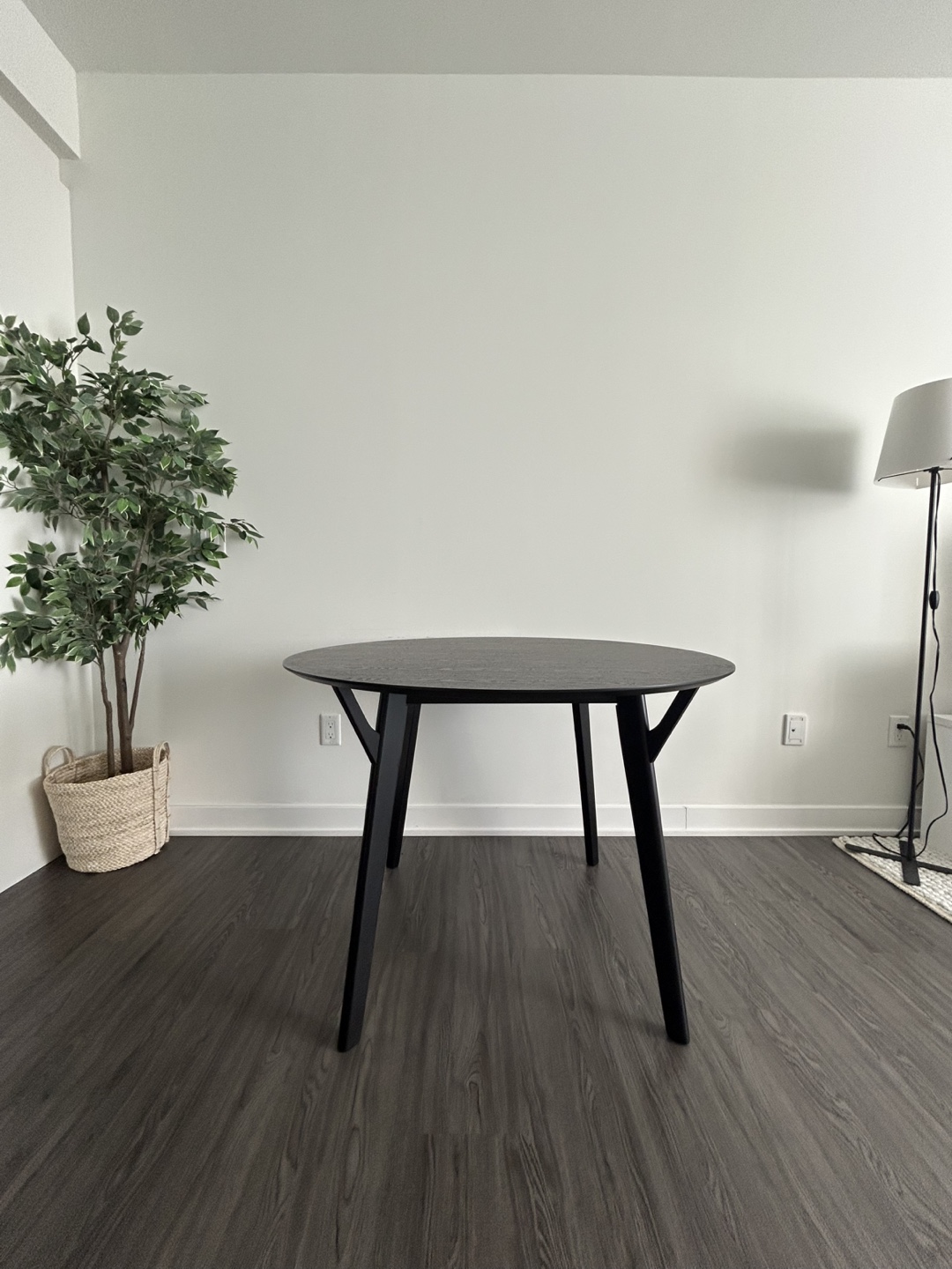 Round Black Dining Table - photo 5