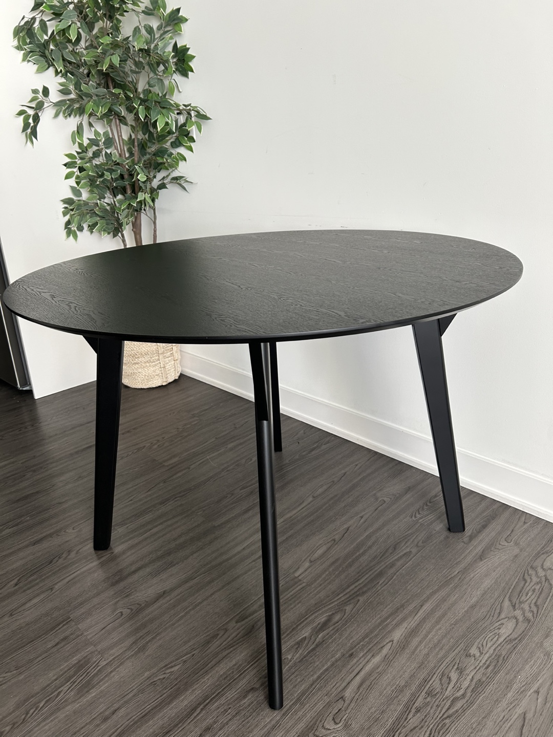 Round Black Dining Table
