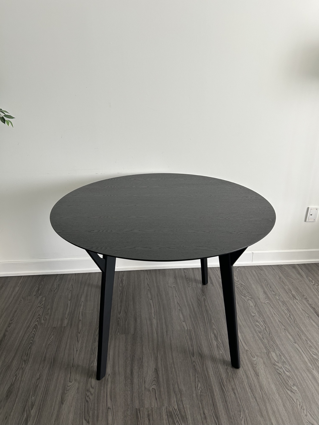 Round Black Dining Table - photo 4