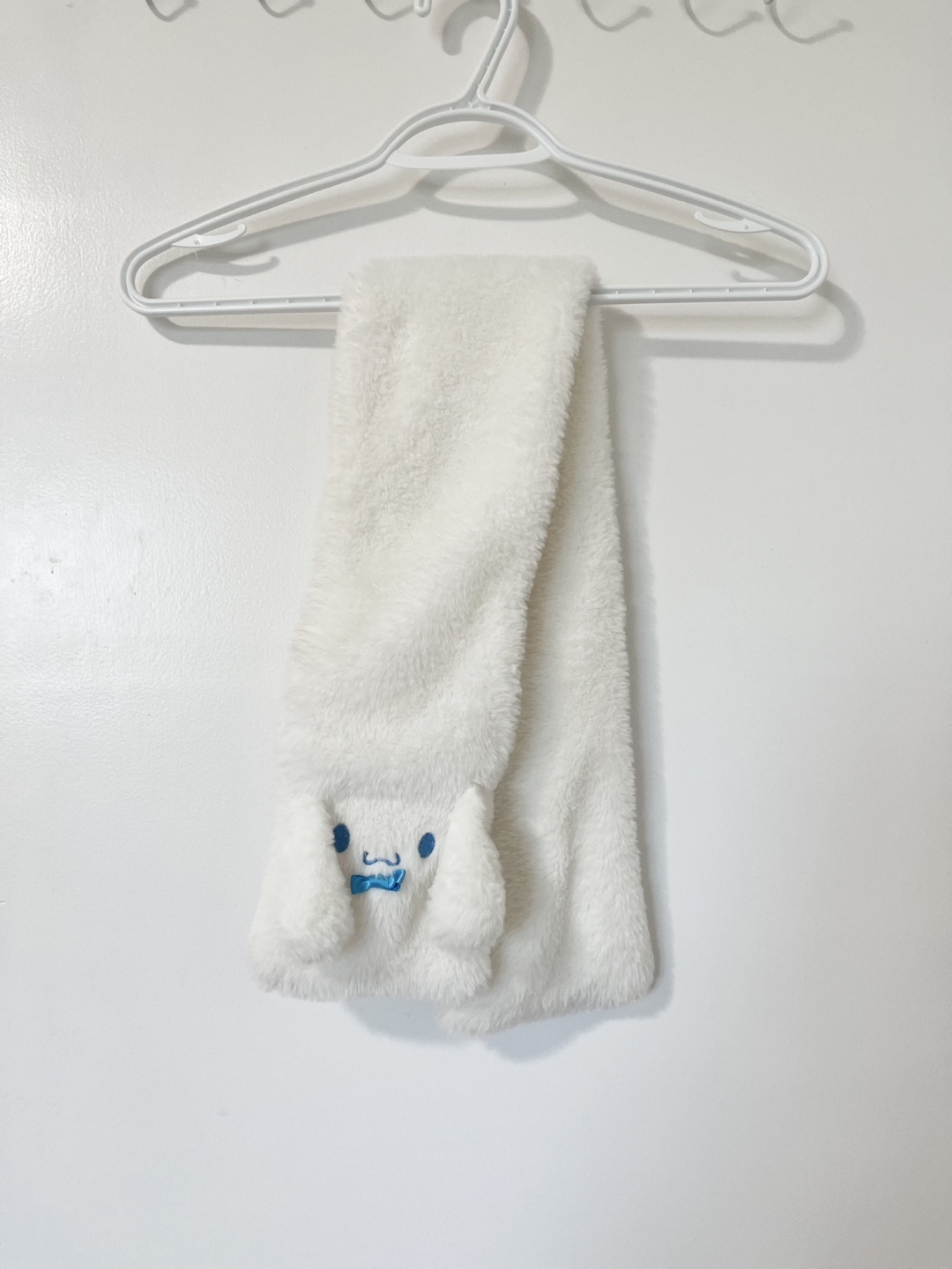 Sanrio Cinamon Roll White Plush Scarf