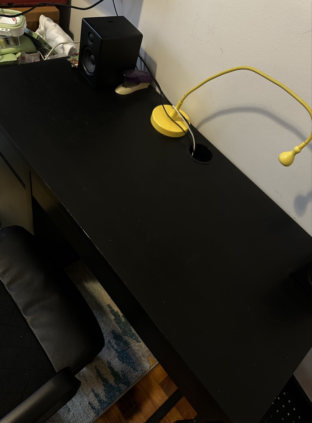 Ikea Micke Desk & Rolling Chair - photo 4
