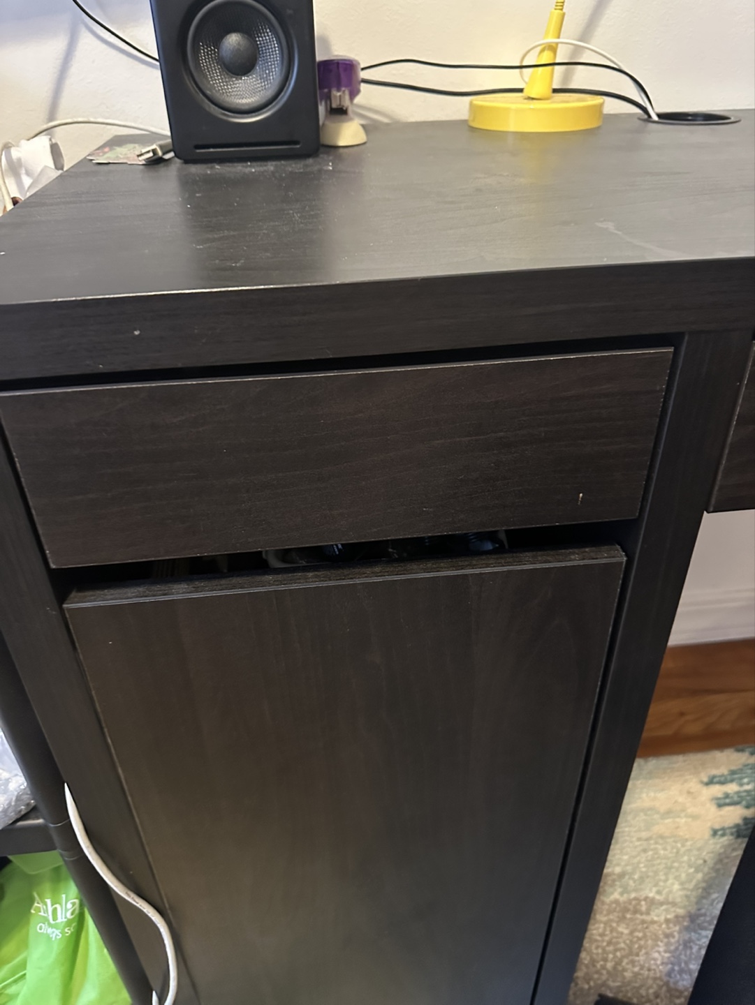 Ikea Micke Desk & Rolling Chair - photo 3
