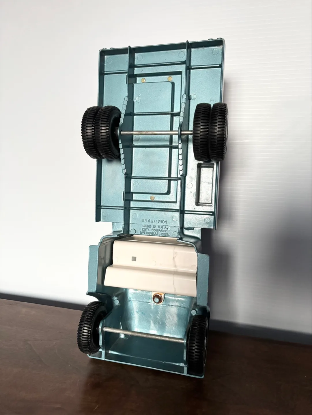 Vintage Ertl Gravity Fed Grain Truck image indicator(6)