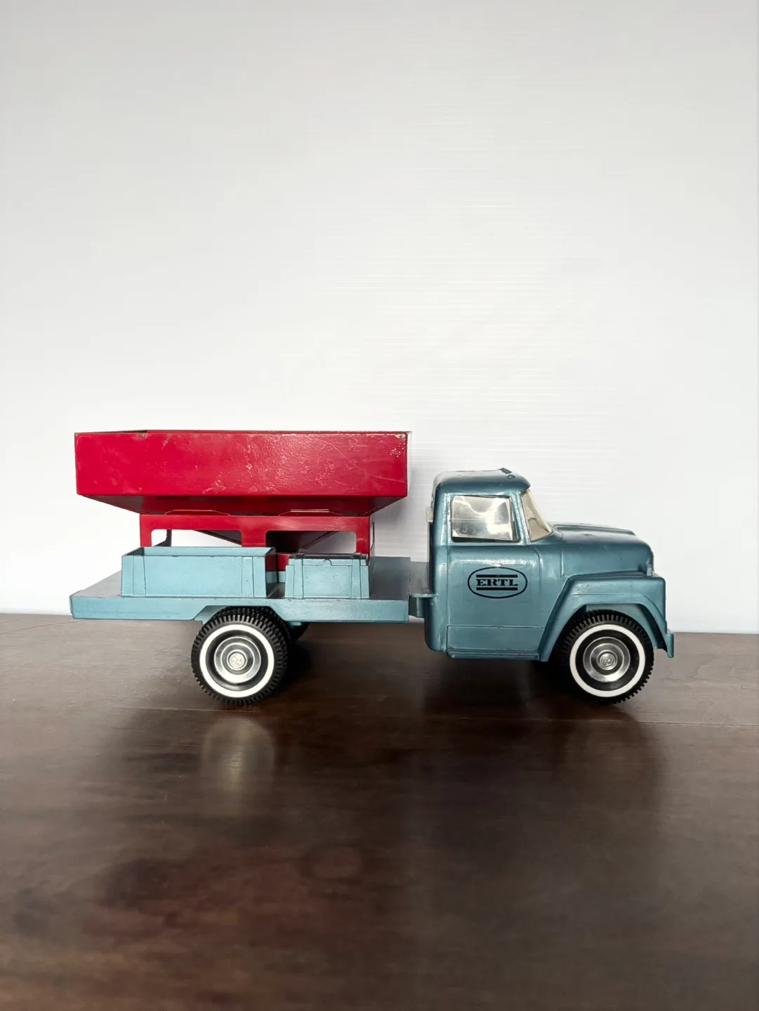 Vintage Ertl Gravity Fed Grain Truck image indicator(3)