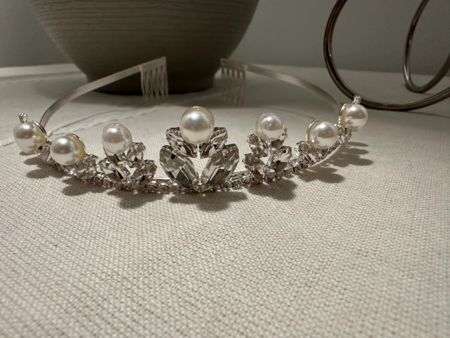 Elegant Pearl and Crystal Tiara image indicator(3)