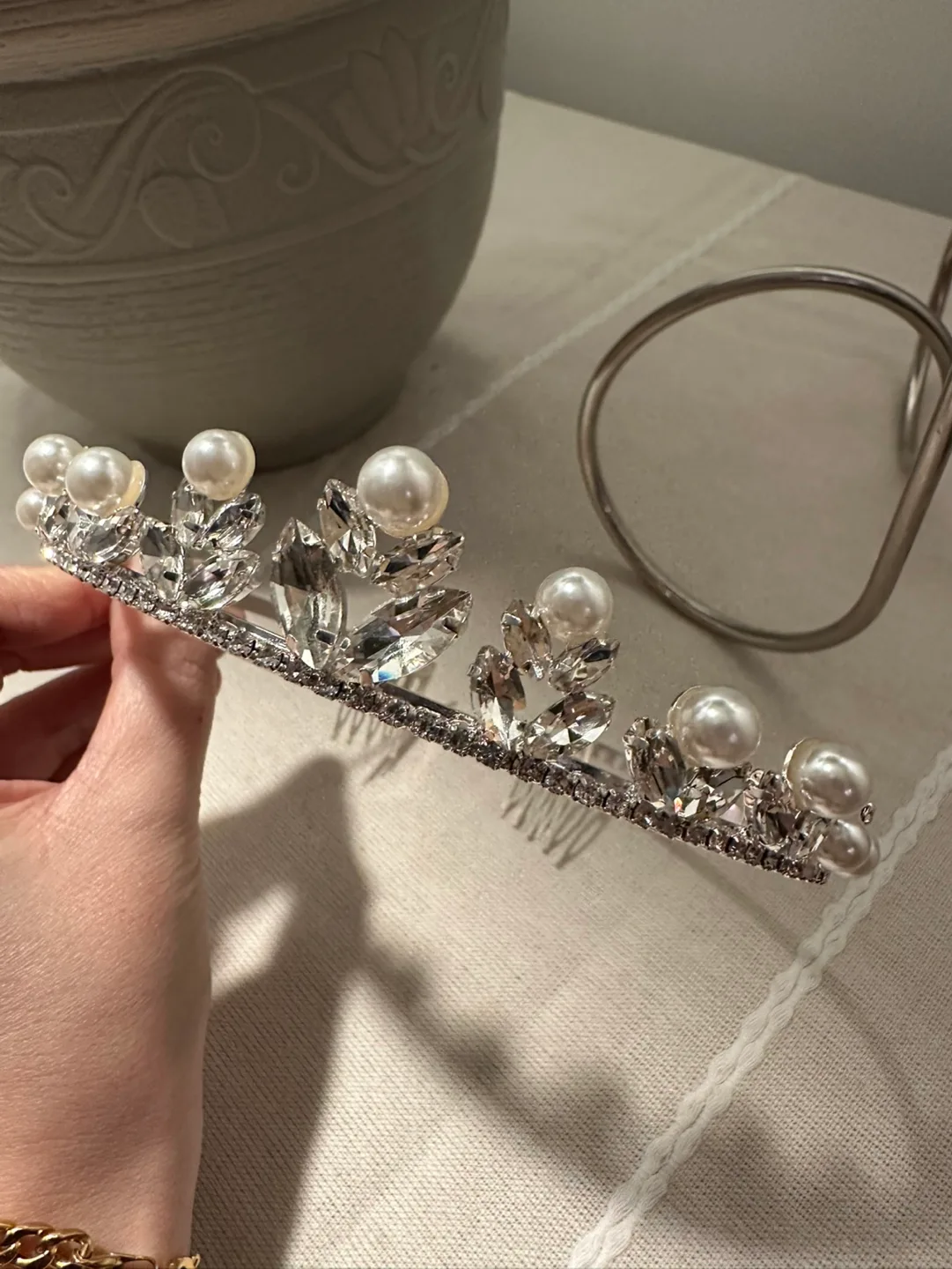 Elegant Pearl and Crystal Tiara image indicator(2)