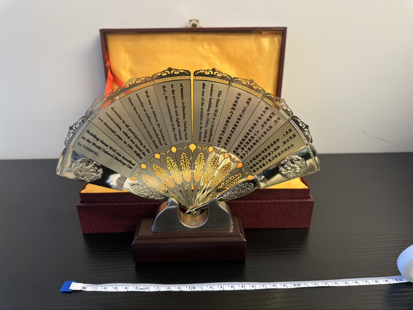 Gold-toned Great Wall of China Fan Collectible - photo 4
